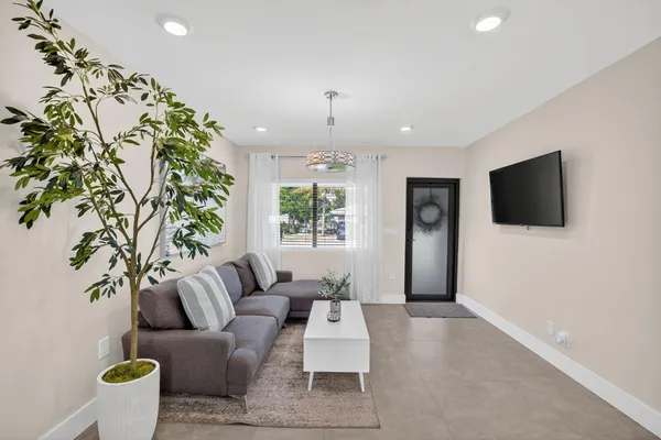 $1,329,000 | 254 Northeast 20th Street, Delray Beach, FL 33444