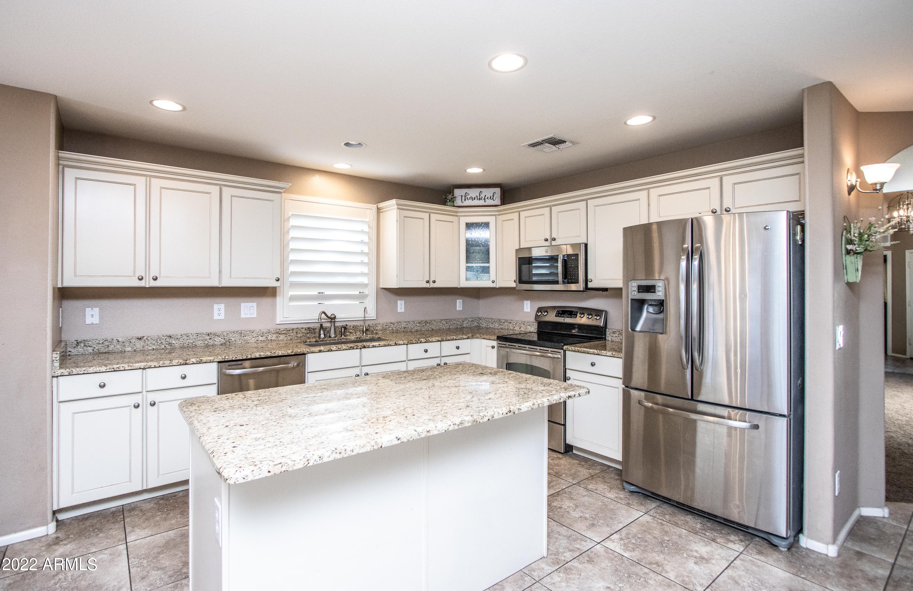 3461 South Rim Road Gilbert, AZ 85297 - Photo 3 of 32 Kitchen1