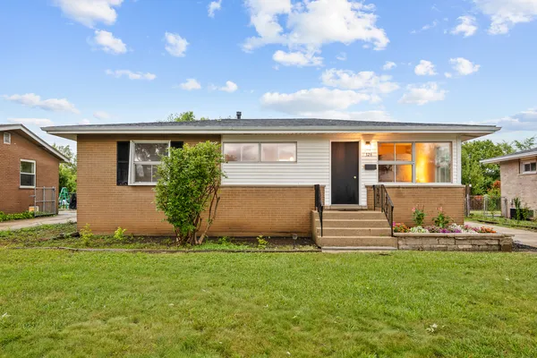 $339,900 | 326 East Alden Drive, Addison, IL 60101