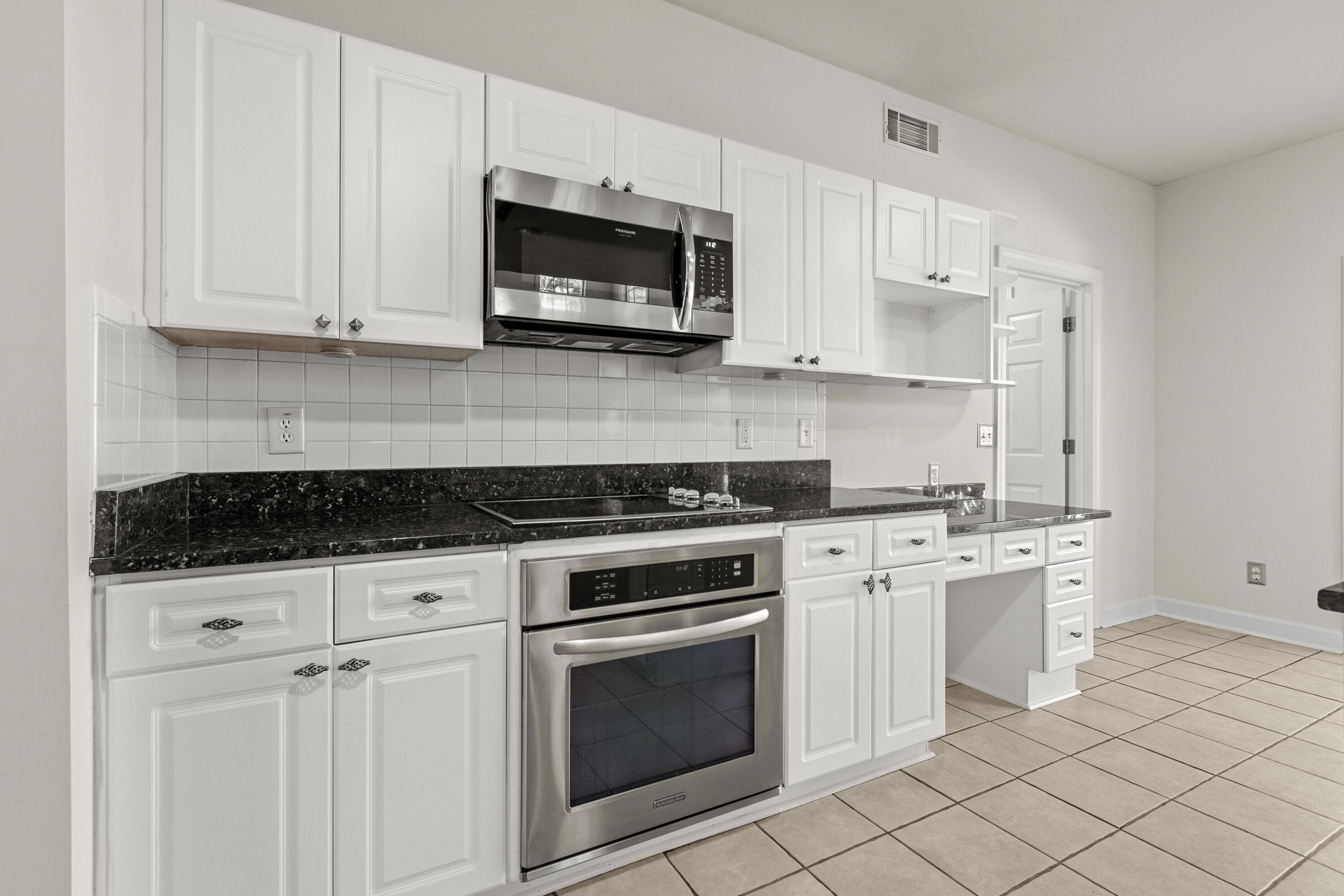 405 Springfield Road Mount Pleasant, SC 29464 - Photo 11 of 63 Electric Cooktop and Oven