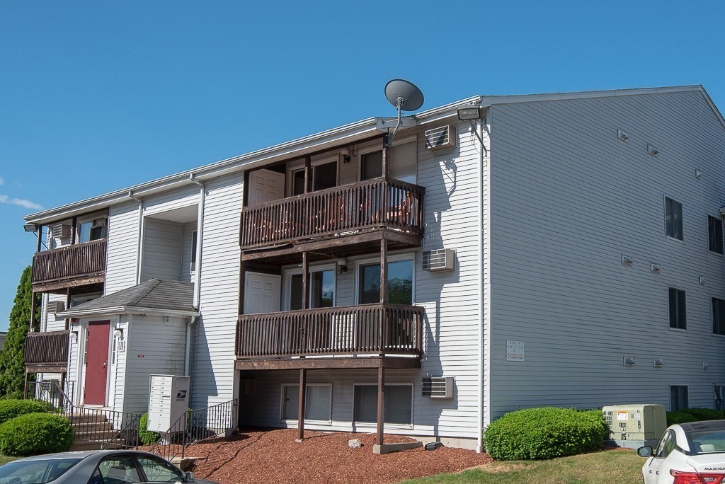 11 Gibbs Street, Unit A6 Worcester, MA 01607 - Photo 2 of 26 a front view of a building with parking space