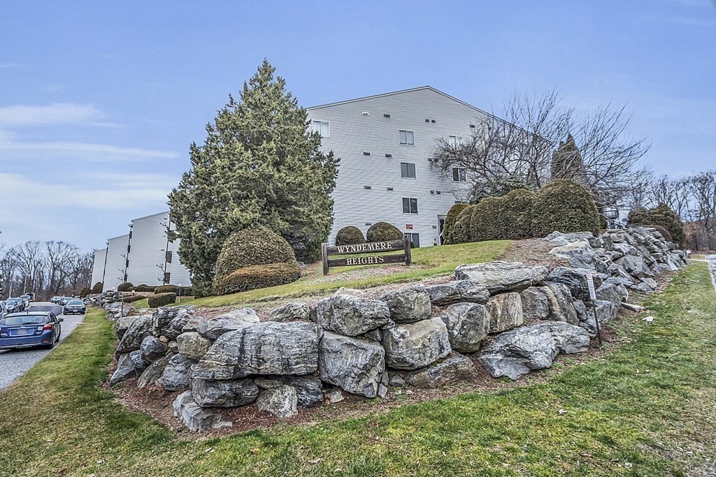 11 Gibbs Street, Unit A6 Worcester, MA 01607 - Photo 23 of 26 a view of a yard with an house