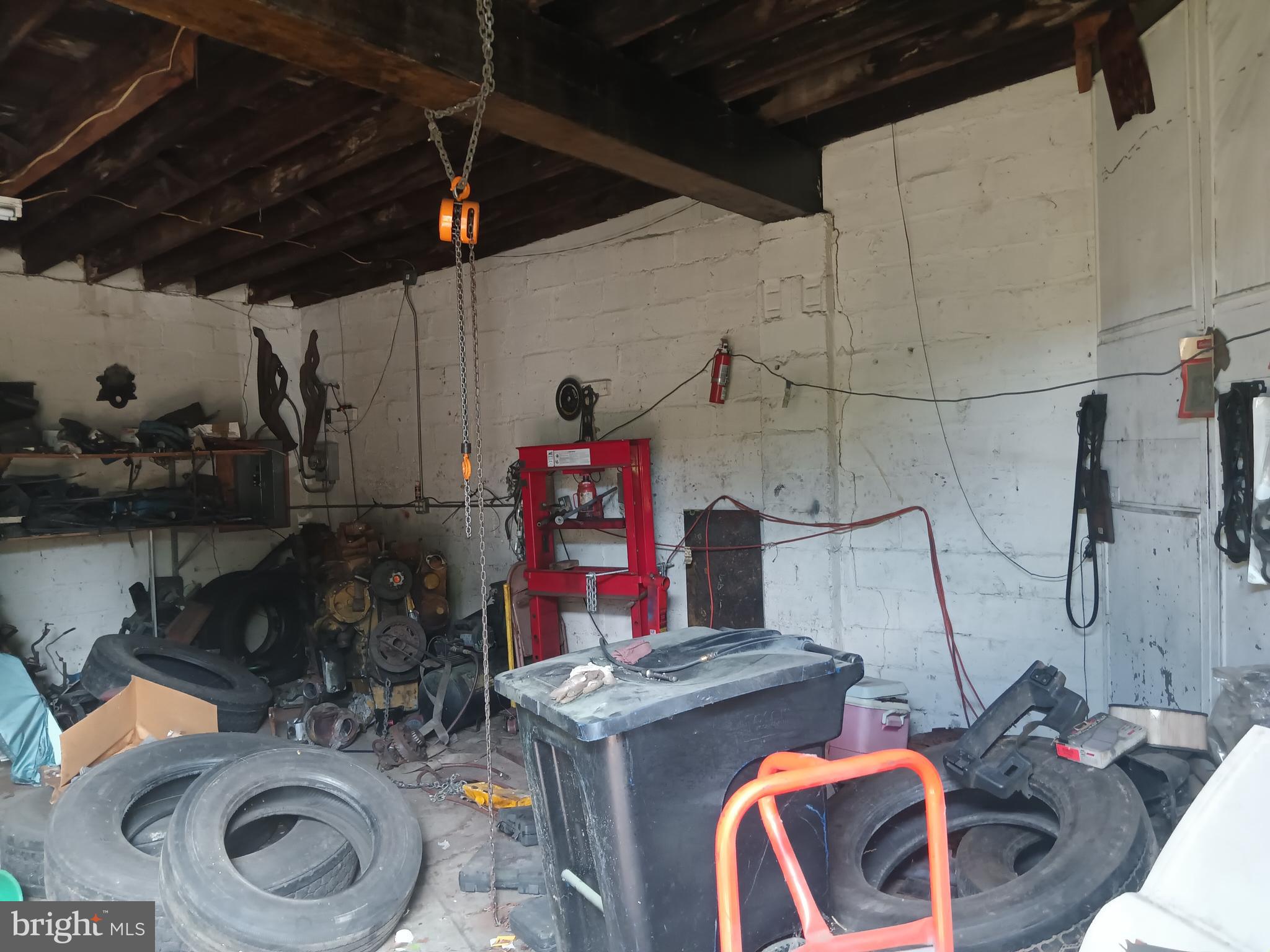 117 South Calverton Road Baltimore, MD 21223 - Photo 3 of 7 a utility room with sink dryer and washer