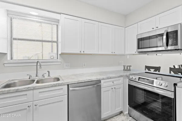 $1,800 | 3415 West 19th Street, Unit 17, Panama City, FL 32405