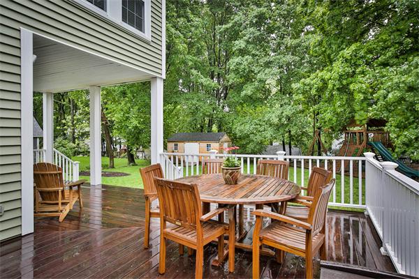 32 Berkeley Street Reading, MA 01867 - Photo 5 of 28 Gallery Image 5
