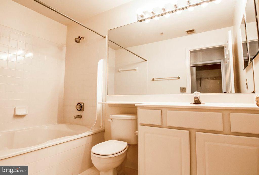 121 Timberbrook Lane, Unit 304 Gaithersburg, MD 20878 - Photo 10 of 16