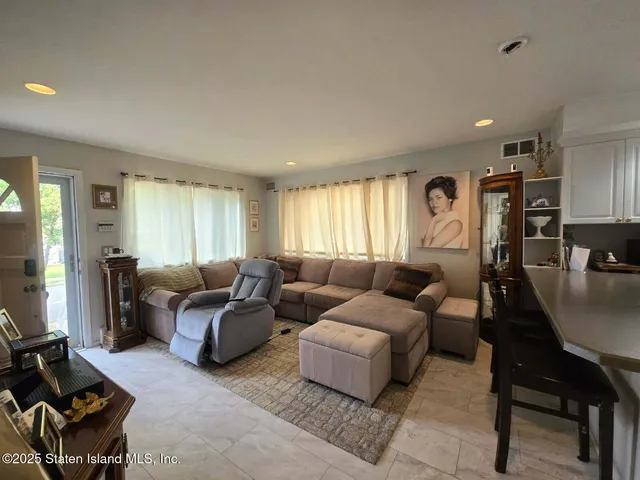 $1,300,000 | 207 Eylandt Street | Annadale