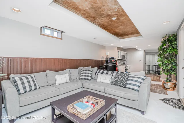 $1,300,000 | 207 Eylandt Street | Annadale