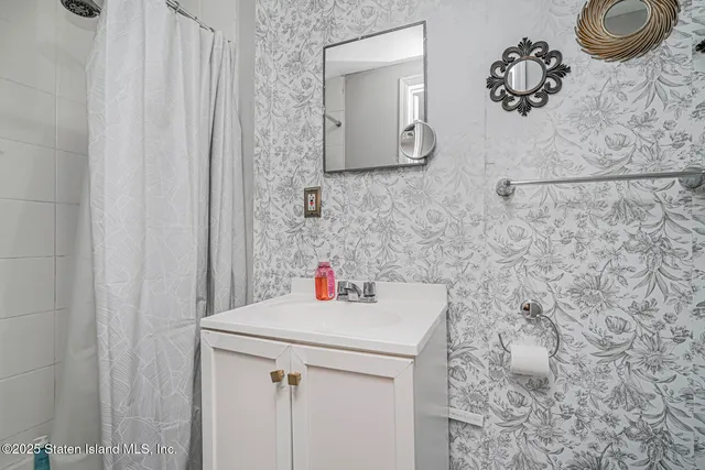 $1,300,000 | 207 Eylandt Street | Annadale