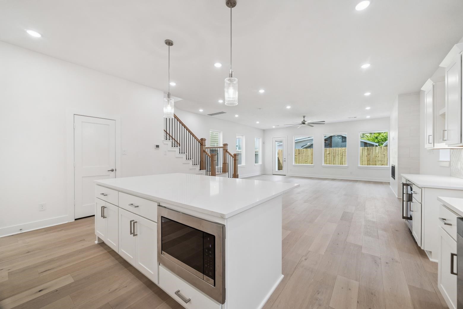 1321 Alexander Street Houston, TX 77008 - Photo 8 of 27