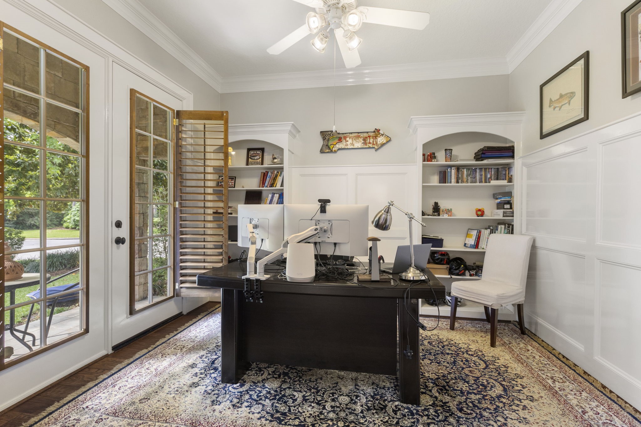 107 East Mirror Ridge Circle The Woodlands, TX 77382 - Photo 12 of 47 a living room with furniture