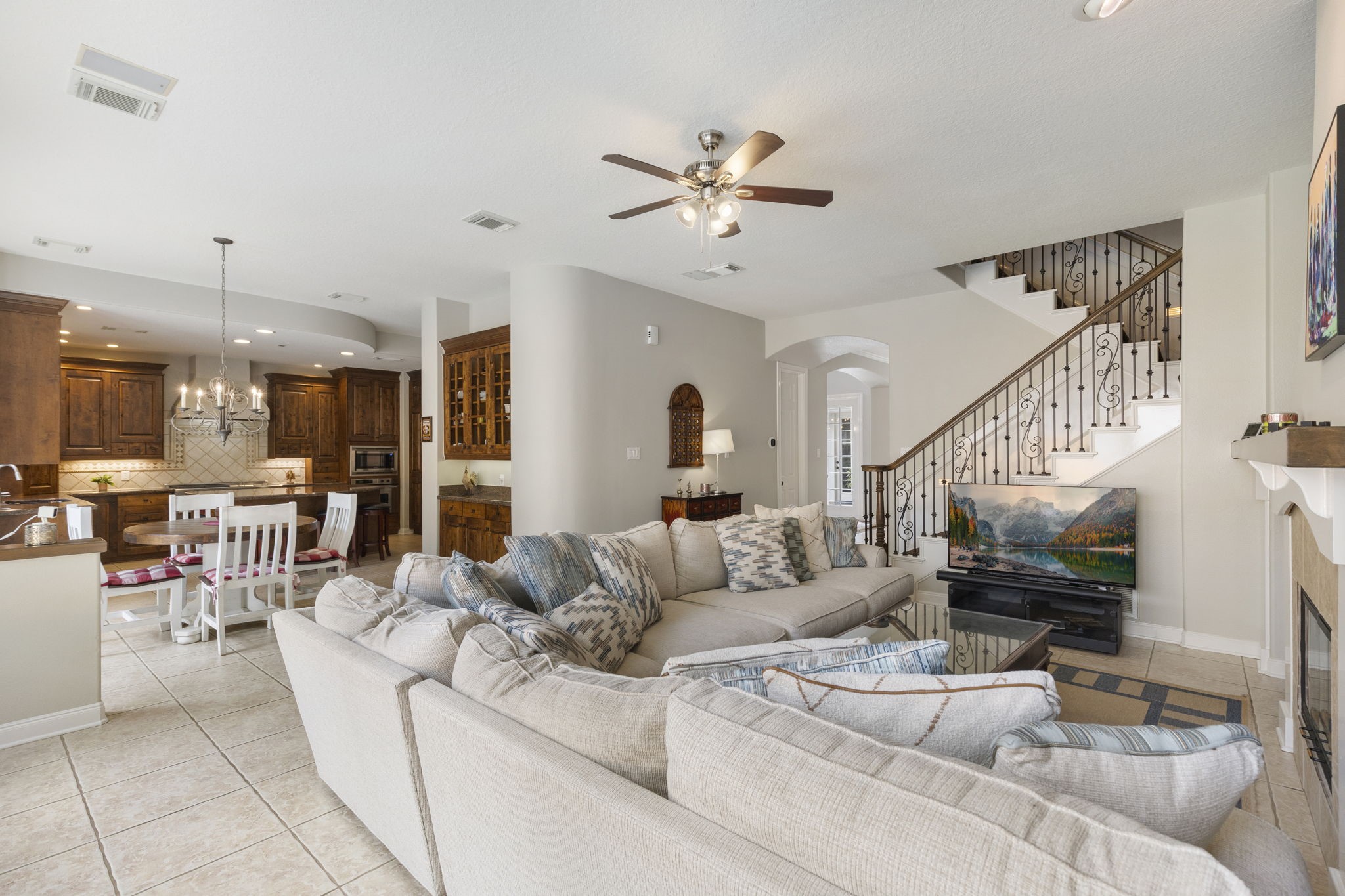 107 East Mirror Ridge Circle The Woodlands, TX 77382 - Photo 19 of 47 a living room with furniture and a view of kitchen