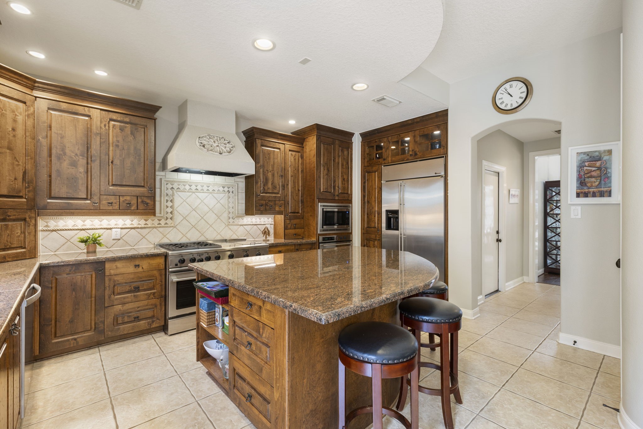 107 East Mirror Ridge Circle The Woodlands, TX 77382 - Photo 20 of 47 a kitchen with granite countertop a stove a sink and a refrigerator