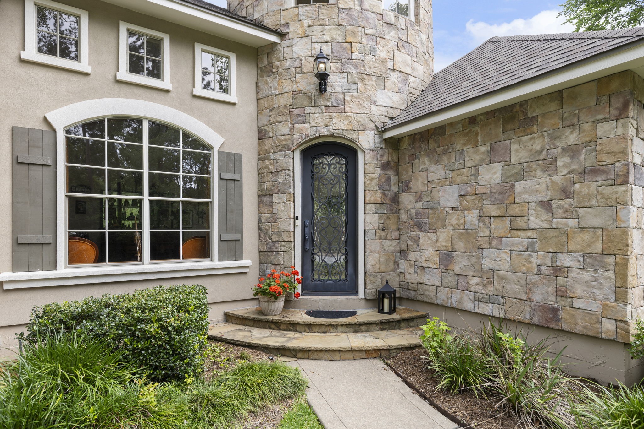 107 East Mirror Ridge Circle The Woodlands, TX 77382 - Photo 3 of 47 a front view of a house with garden