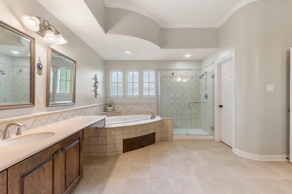 $1,100,000 | 107 East Mirror Ridge Circle, The Woodlands, TX 77382