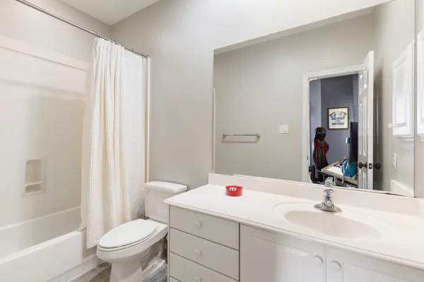 $1,100,000 | 107 East Mirror Ridge Circle, The Woodlands, TX 77382