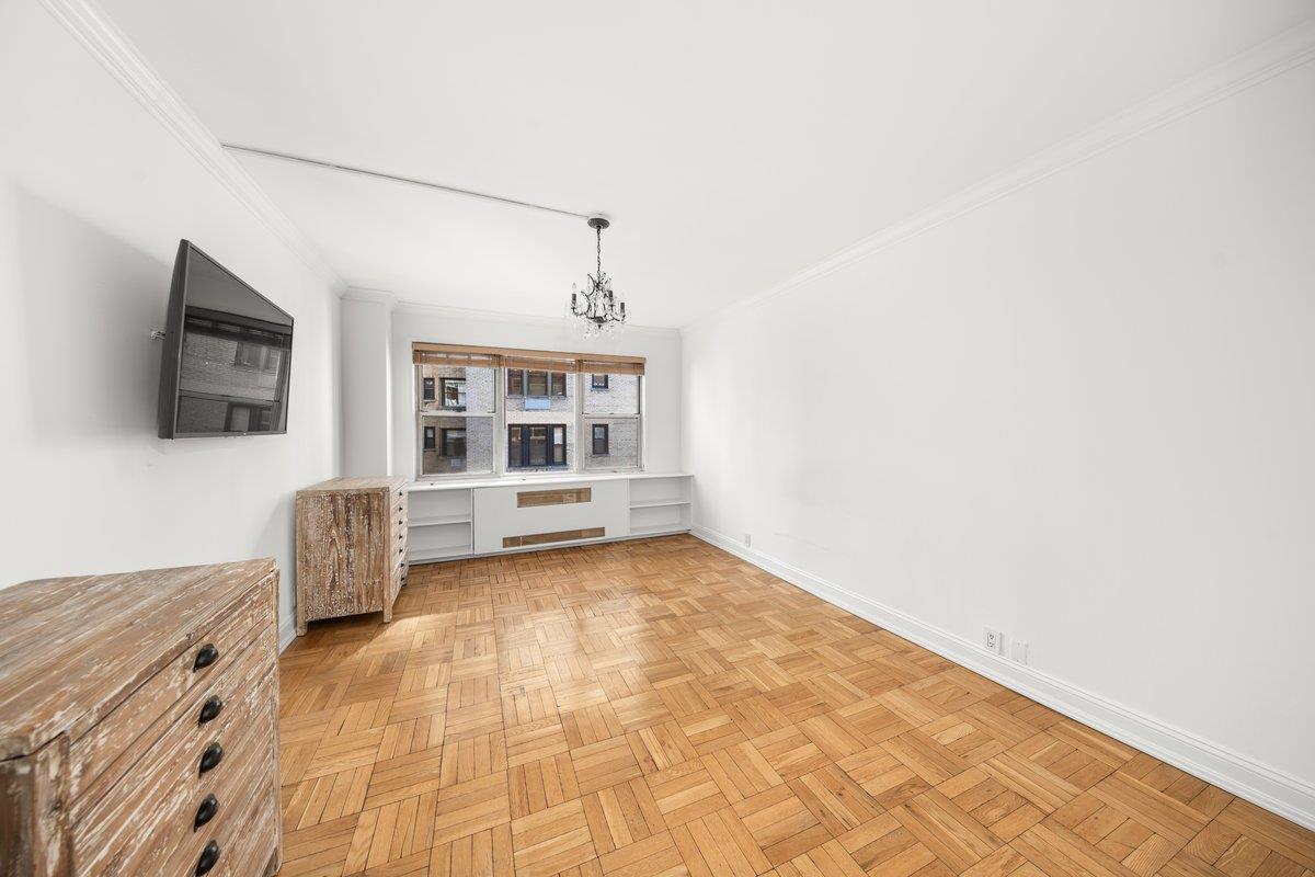 311 East 71st Street, Unit 8H Manhattan, NY 10021 - Photo 10 of 12