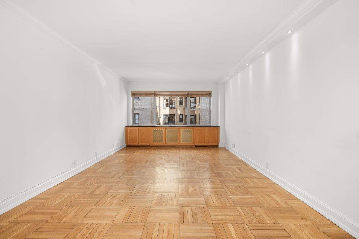 311 East 71st Street, Unit 8H Manhattan, NY 10021 - Photo 5 of 12
