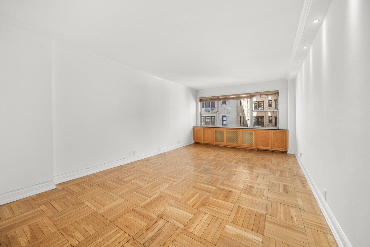 311 East 71st Street, Unit 8H Manhattan, NY 10021 - Photo 6 of 12