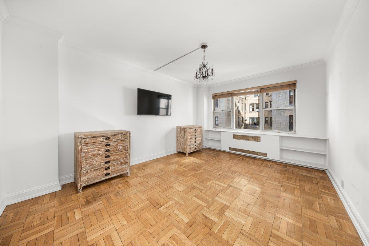 311 East 71st Street, Unit 8H Manhattan, NY 10021 - Photo 9 of 12