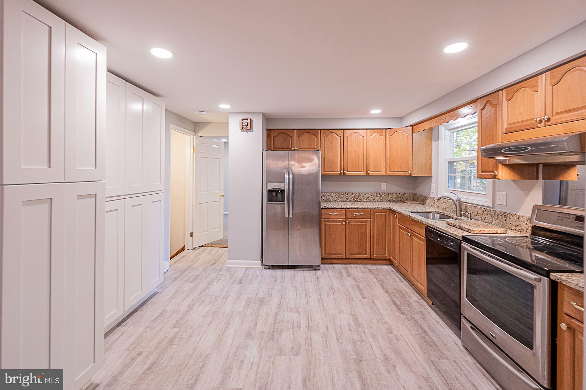 5125 Rondel Place Columbia, MD 21044 - Photo 4 of 35 Eat-In Kitchen | Sleek Stainless Steel Appliances