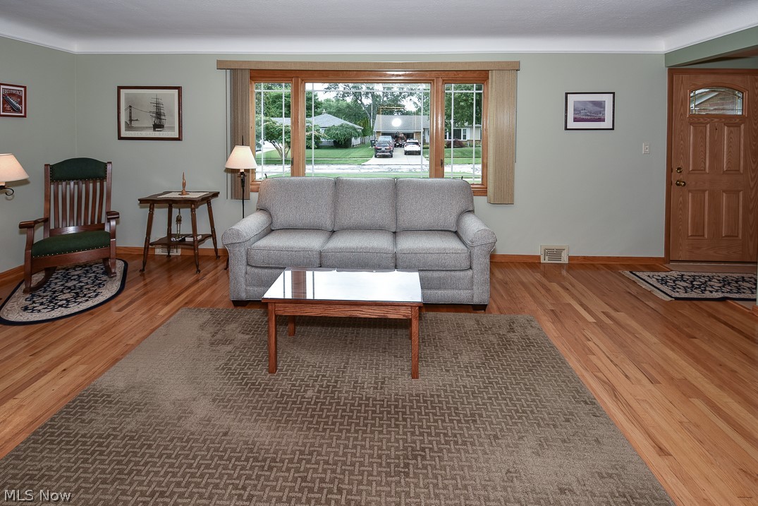 6389 Eastondale Road Cleveland, OH 44124 - Photo 4 of 31 Gallery Image 4