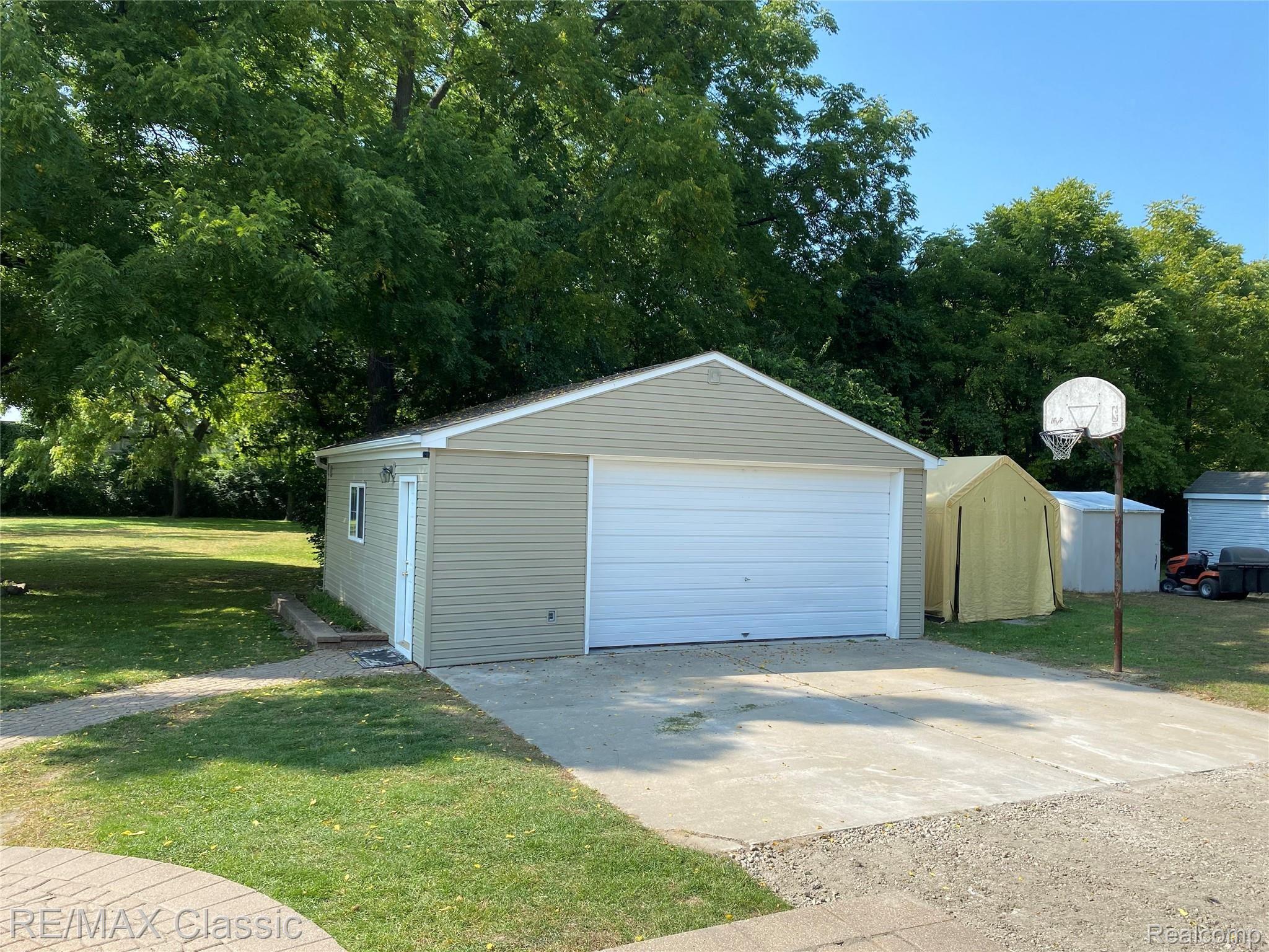 8917 Newburgh Road Livonia, MI 48150 - Photo 55 of 60 R 2.5 Garage 1