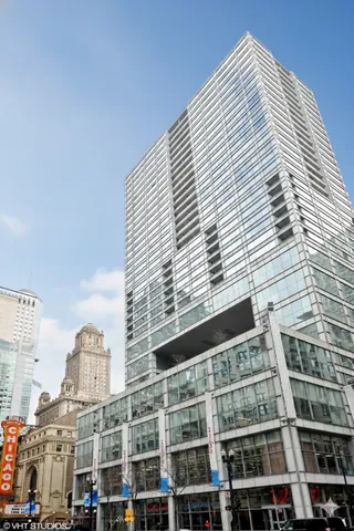 $2,500 | 8 East Randolph Street, Unit 2307, Chicago, IL 60601