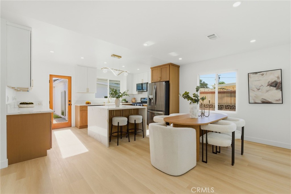3516 Roxanne Avenue Long Beach, CA 90808 - Photo 5 of 32