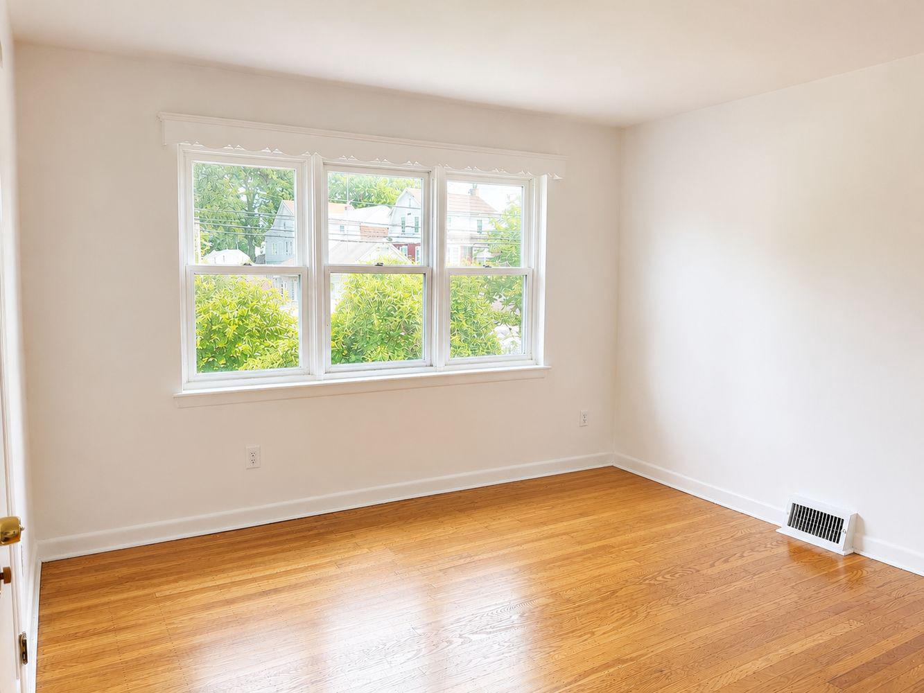 7818 Merion Avenue Upper Darby, PA 19082 - Photo 2 of 11 Living room