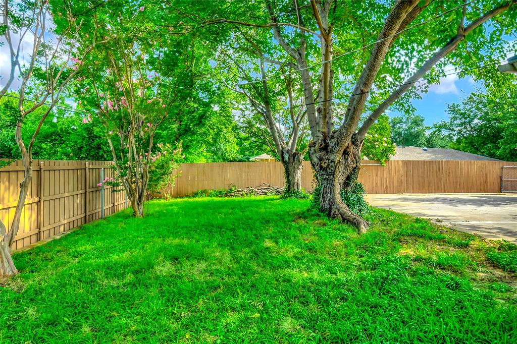 6021 Sycamore Creek Road Edgecliff Village, TX 76134 - Photo 37 of 37 View of yard