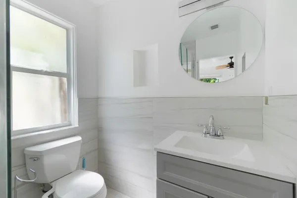 $2,500 | 214 Northeast 11th Street, Delray Beach, FL 33444