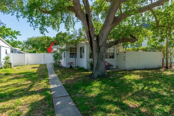 $2,500 | 214 Northeast 11th Street, Delray Beach, FL 33444