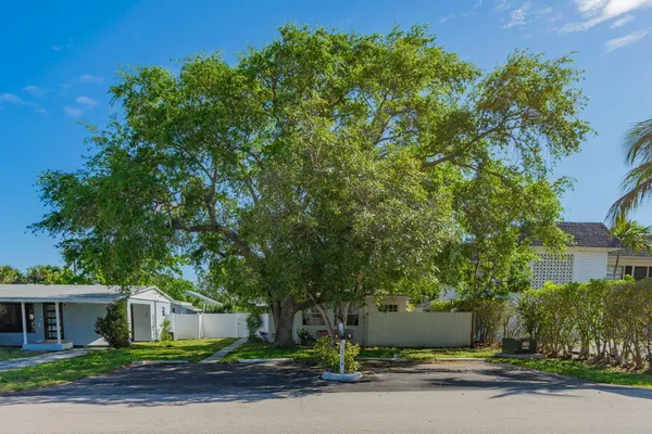 $2,500 | 214 Northeast 11th Street, Delray Beach, FL 33444