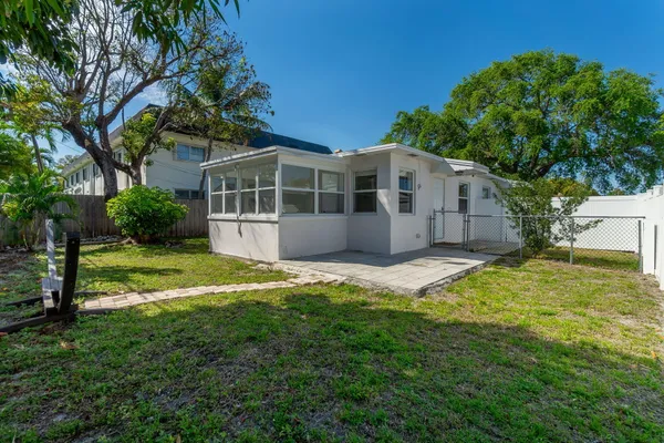 $2,500 | 214 Northeast 11th Street, Delray Beach, FL 33444