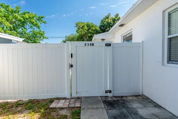 $2,500 | 214 Northeast 11th Street, Delray Beach, FL 33444