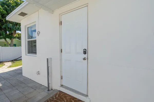 $2,500 | 214 Northeast 11th Street, Delray Beach, FL 33444