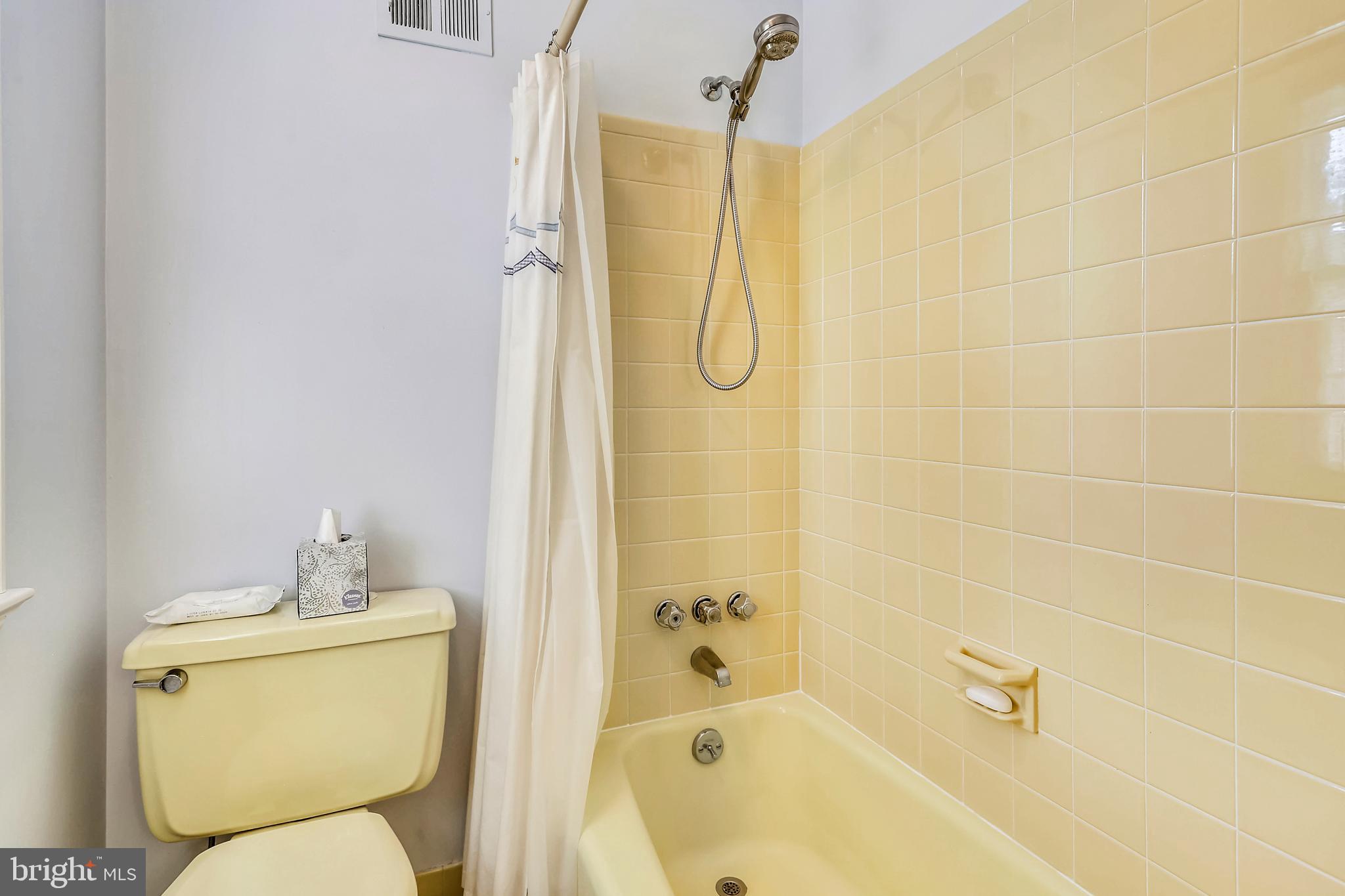 11820 Prestwick Road Potomac, MD 20854 - Photo 28 of 48 Gallery Image 28