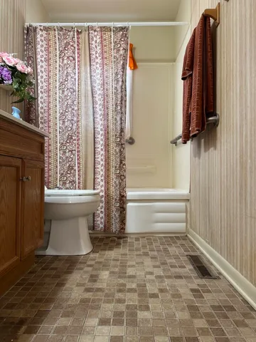 $99,999 | 2053 222nd Place, Sauk Village, IL 60411