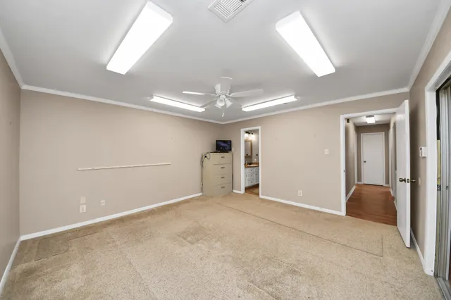a view of empty room with closet and ceiling fan