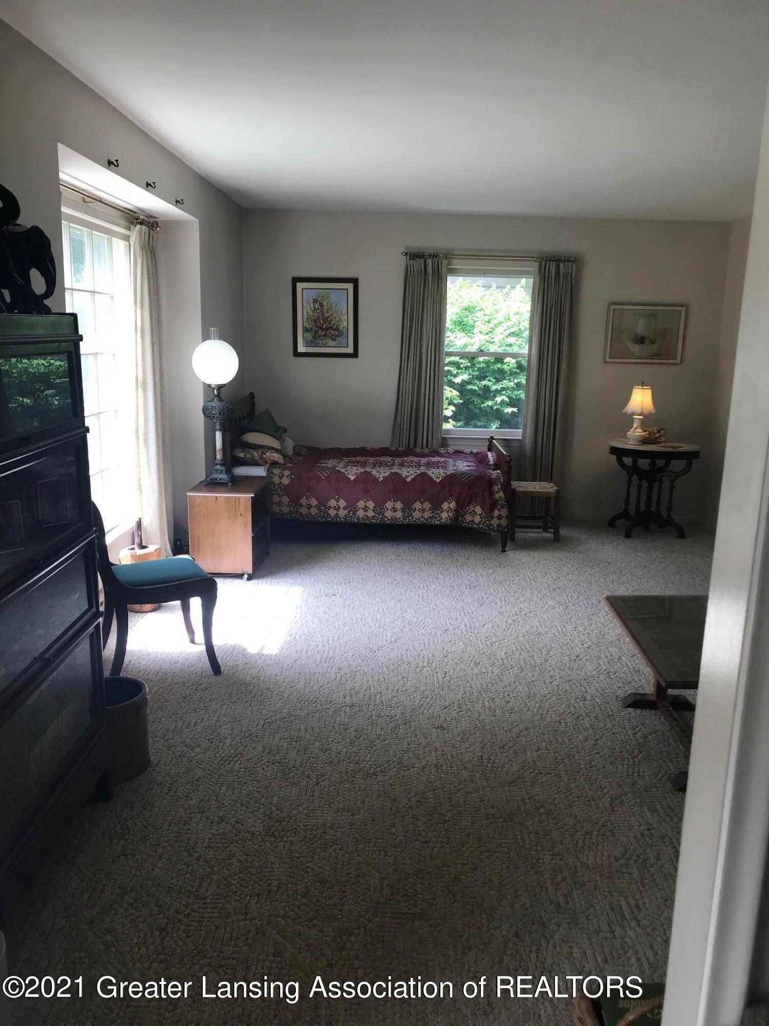 625 Snyder Road East Lansing, MI 48823 - Photo 13 of 30 Living Room1