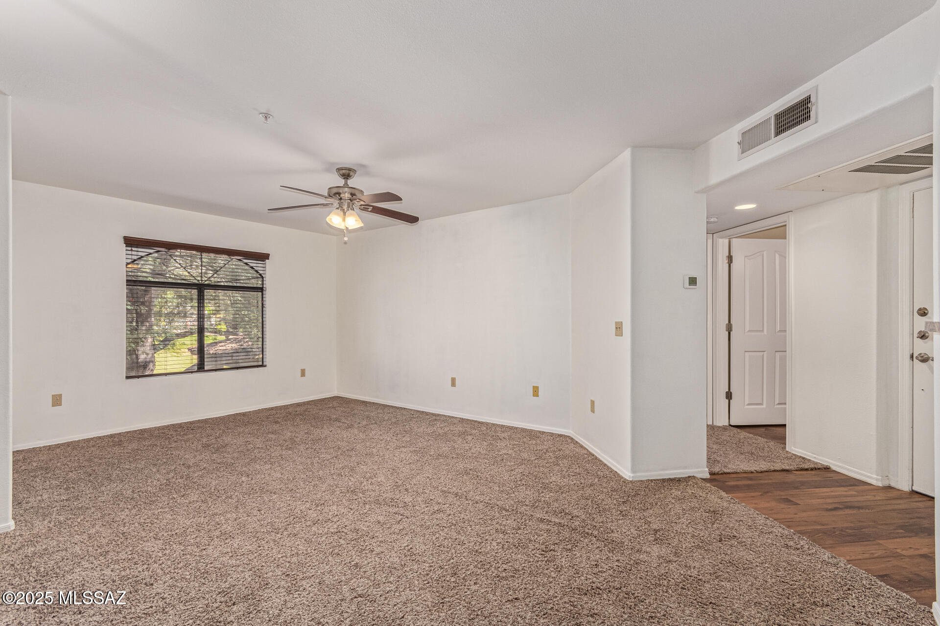 5751 North Kolb Road, Unit 42202 Tucson, AZ 85750 - Photo 3 of 22 Living room