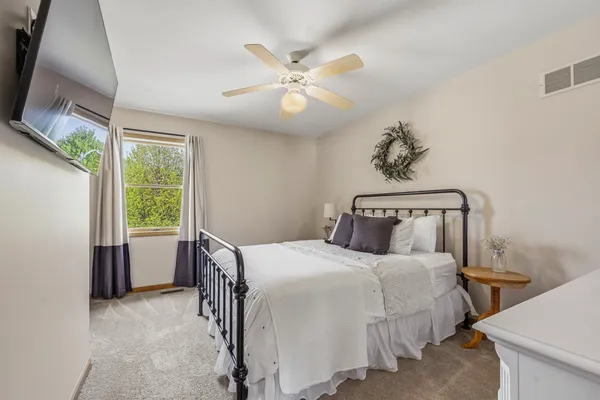 $575,000 | 1028 Brewer Court, West Dundee, IL 60118