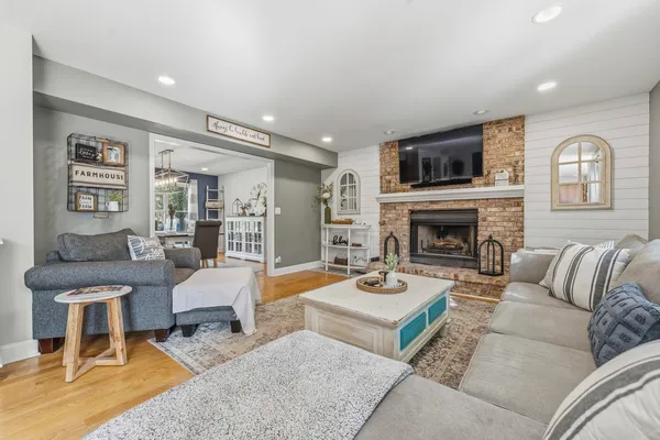 $575,000 | 1028 Brewer Court, West Dundee, IL 60118