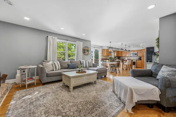 $575,000 | 1028 Brewer Court, West Dundee, IL 60118