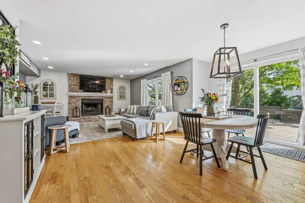 $575,000 | 1028 Brewer Court, West Dundee, IL 60118