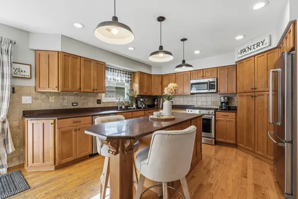 $575,000 | 1028 Brewer Court, West Dundee, IL 60118