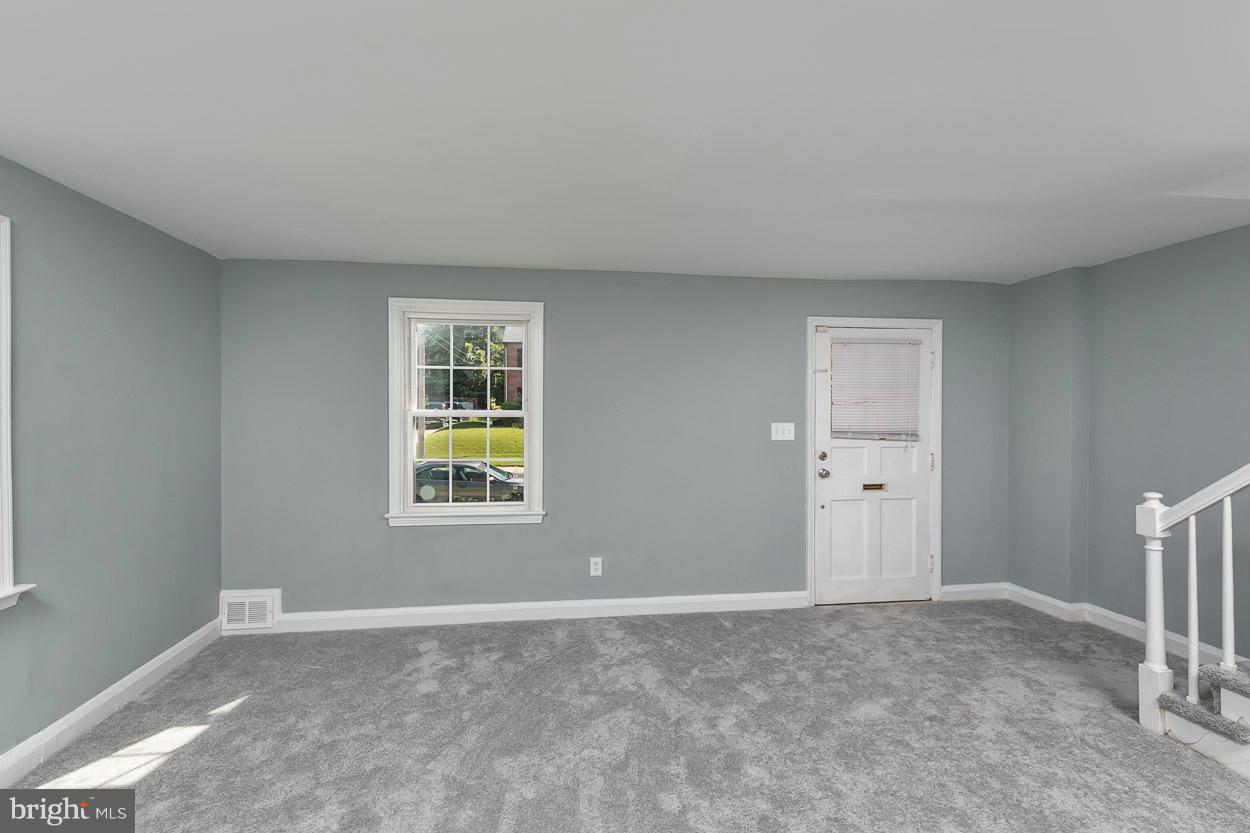 6206 Catalpha Road Baltimore, MD 21214 - Photo 9 of 30 Living Room