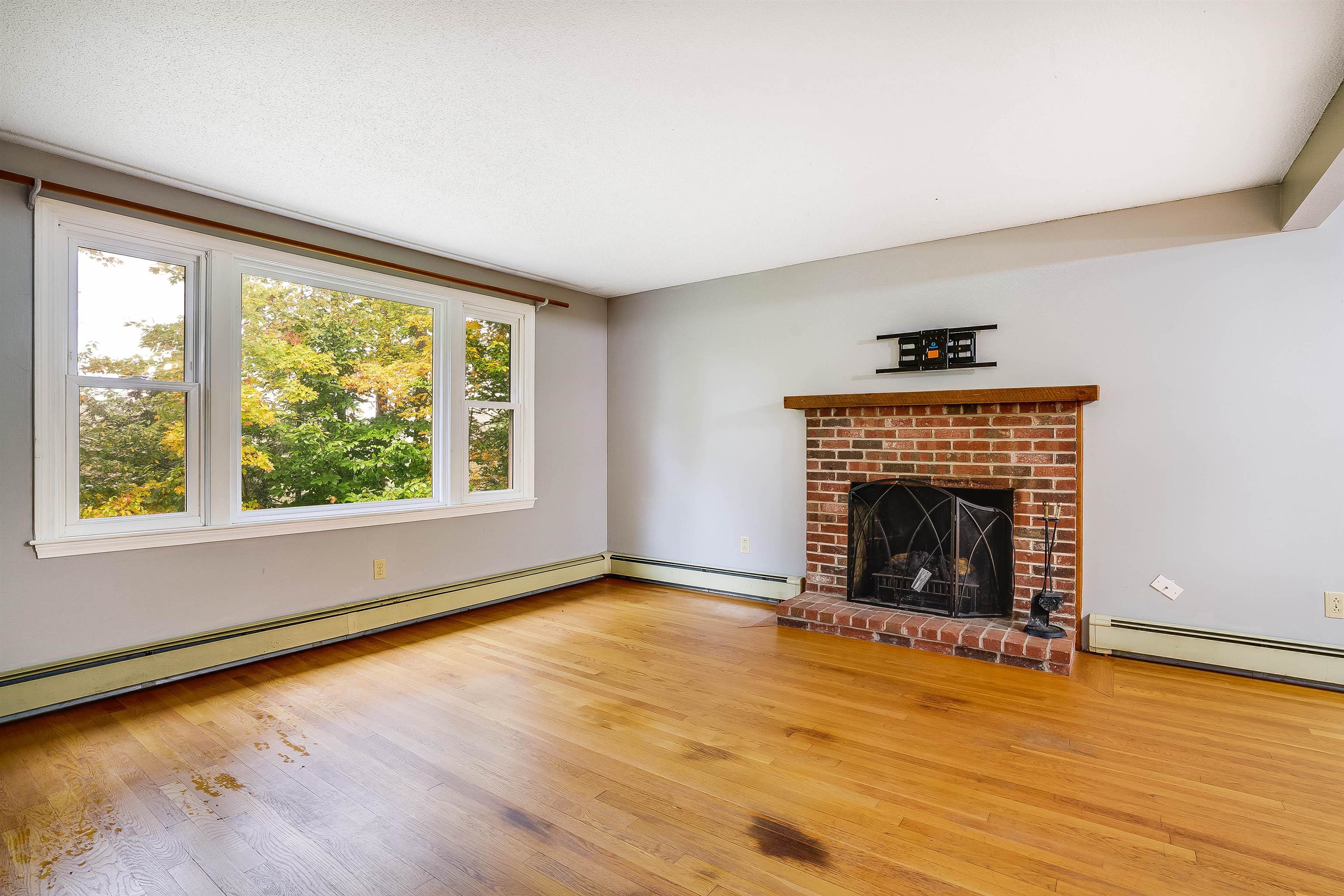 198 Burns Hill Road Wilton, NH 03086 - Photo 2 of 38
