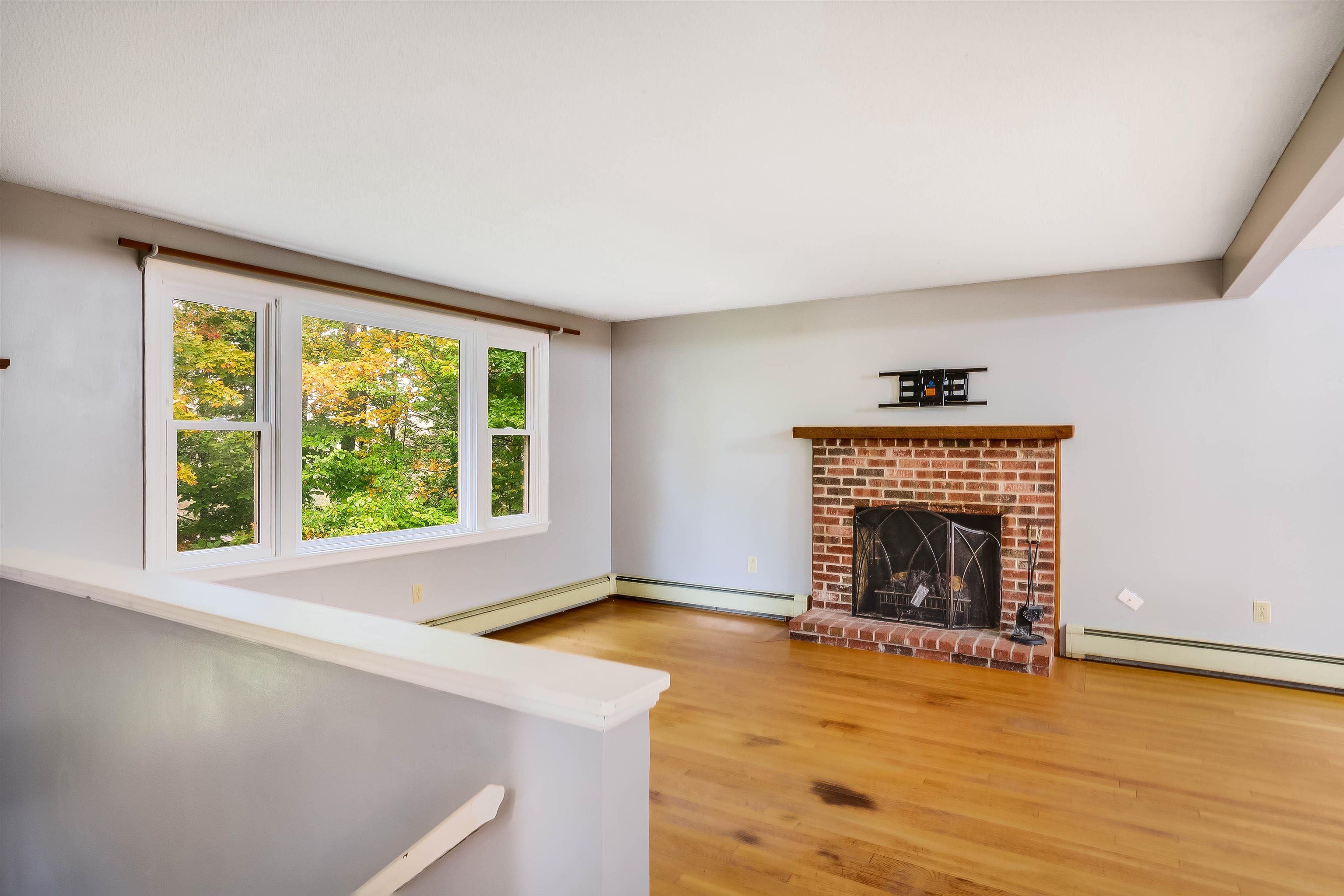 198 Burns Hill Road Wilton, NH 03086 - Photo 4 of 38